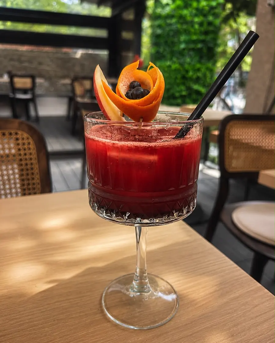 Cocktail seara la Neighbours